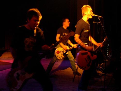 Neatkarīgās mūzikas festivāls «Putnudiena 2004». 1. sērija1