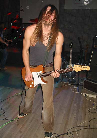 Neatkarīgās mūzikas festivāls «Putnudiena 2004». 2. sērija24