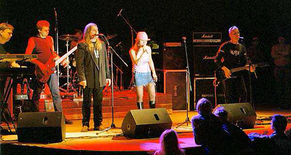 Festivāls «Sinepes un Medus 2004» – pirmā vakara viesu koncerts. Otrā daļa.11