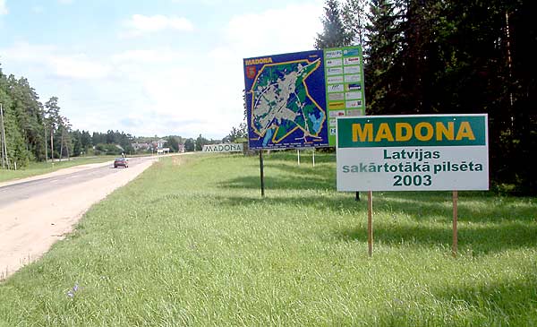 Festivāls «Sinepes un Medus 2004» – pirmā vakara viesu koncerts1