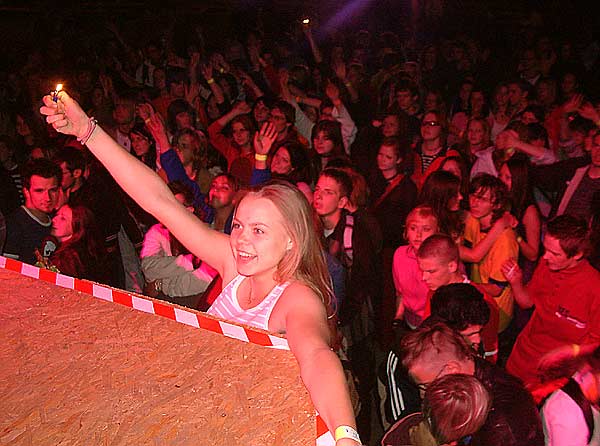 Festivāls «Sinepes un Medus 2004» – pirmā vakara viesu koncerts17