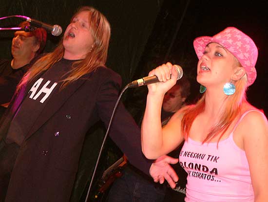 Festivāls «Sinepes un Medus 2004» – pirmā vakara viesu koncerts21