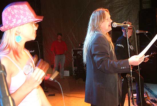 Festivāls «Sinepes un Medus 2004» – pirmā vakara viesu koncerts23