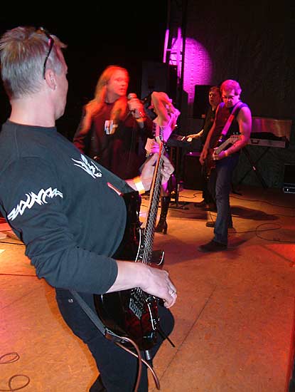 Festivāls «Sinepes un Medus 2004» – pirmā vakara viesu koncerts33