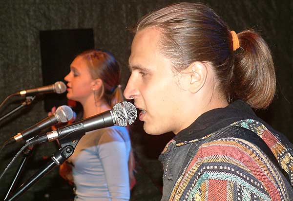 Festivāls «Sinepes un Medus 2004» – pirmā vakara viesu koncerts48
