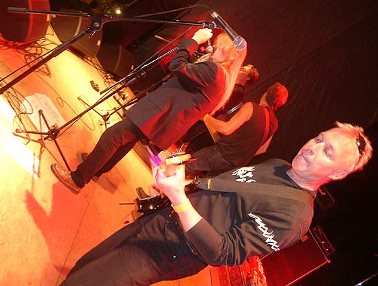 Festivāls «Sinepes un Medus 2004» – pirmā vakara viesu koncerts9