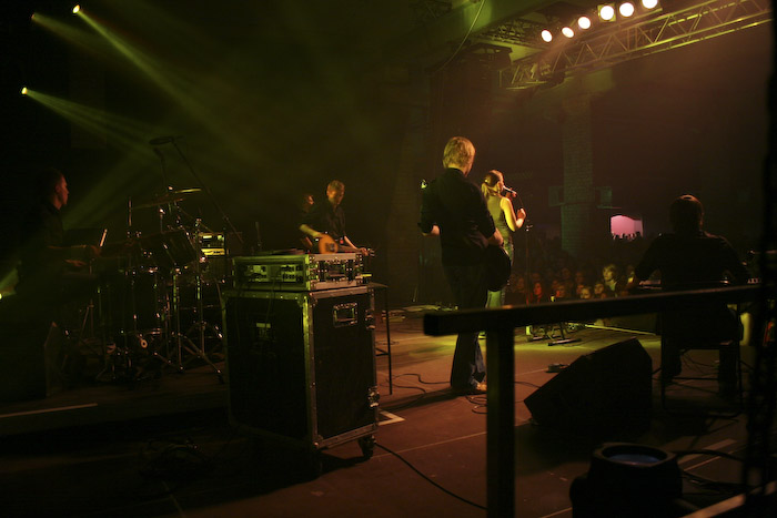 <em>Astro'N'Out</em> debijas albuma koncerts Rīgā, <em>Sapņu fabrikā</em>14