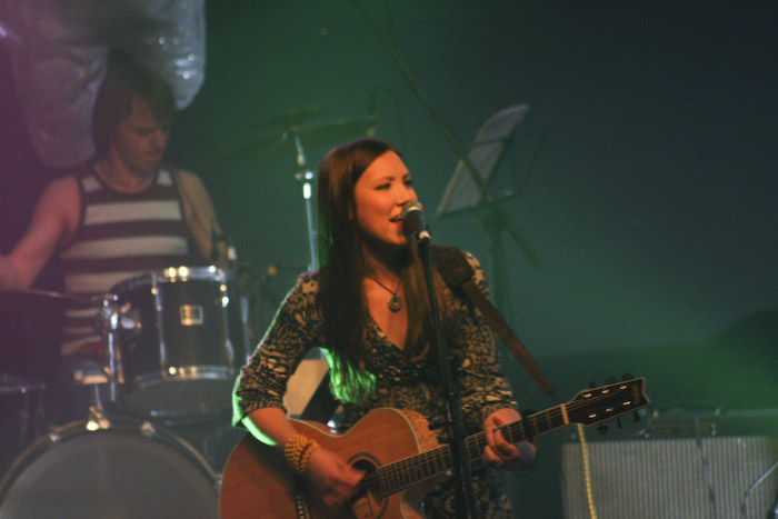 <em>Astro'N'Out</em> debijas albuma koncerts Rīgā, <em>Sapņu fabrikā</em>37