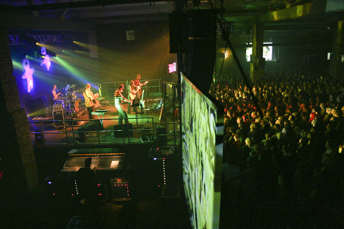 <em>Astro'N'Out</em> debijas albuma koncerts Rīgā, <em>Sapņu fabrikā</em>39