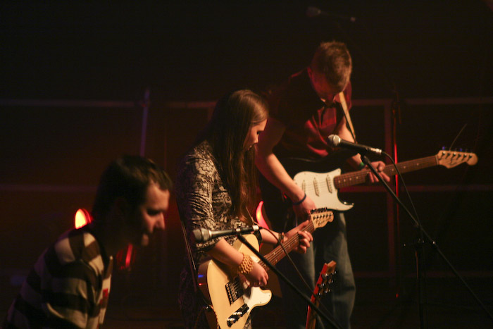<em>Astro'N'Out</em> debijas albuma koncerts Rīgā, <em>Sapņu fabrikā</em>40