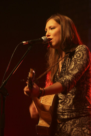 <em>Astro'N'Out</em> debijas albuma koncerts Rīgā, <em>Sapņu fabrikā</em>44