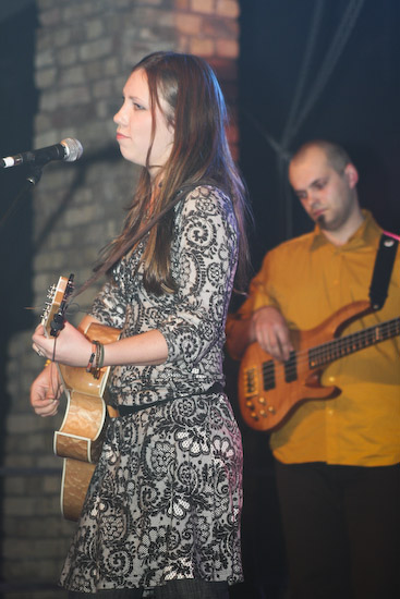 <em>Astro'N'Out</em> debijas albuma koncerts Rīgā, <em>Sapņu fabrikā</em>48