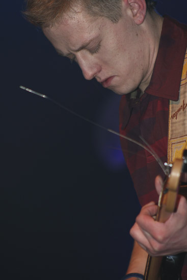<em>Astro'N'Out</em> debijas albuma koncerts Rīgā, <em>Sapņu fabrikā</em>49