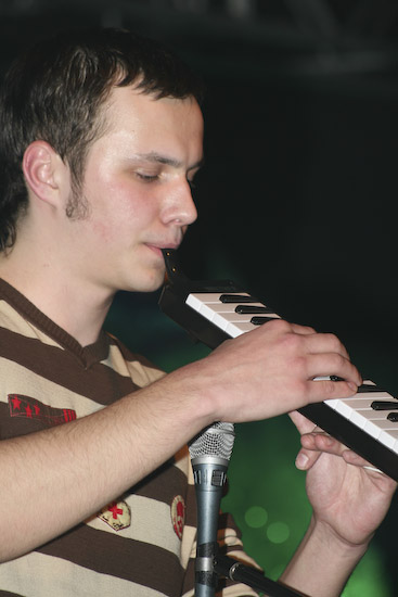<em>Astro'N'Out</em> debijas albuma koncerts Rīgā, <em>Sapņu fabrikā</em>53