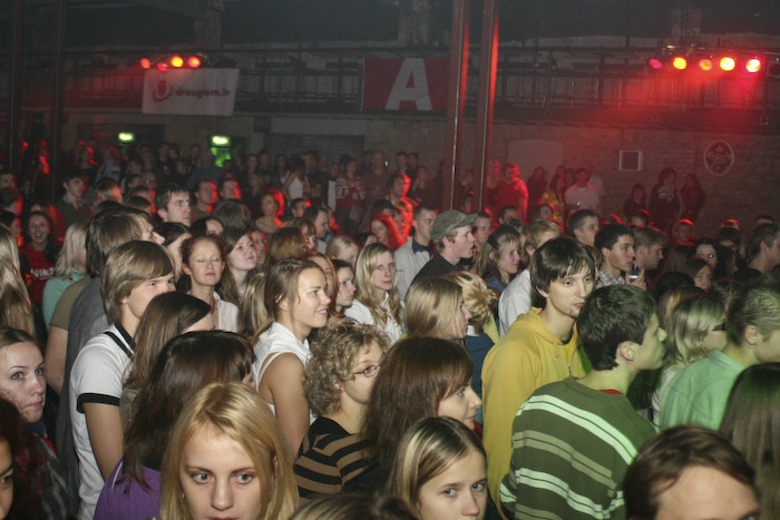 <em>Astro'N'Out</em> debijas albuma koncerts Rīgā, <em>Sapņu fabrikā</em>6