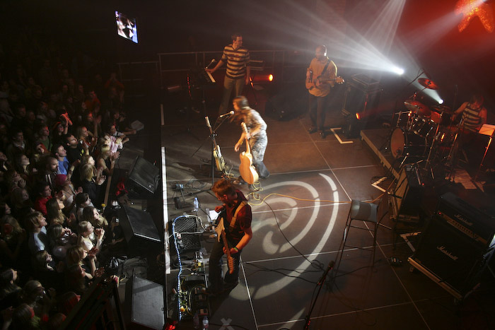 <em>Astro'N'Out</em> debijas albuma koncerts Rīgā, <em>Sapņu fabrikā</em>64