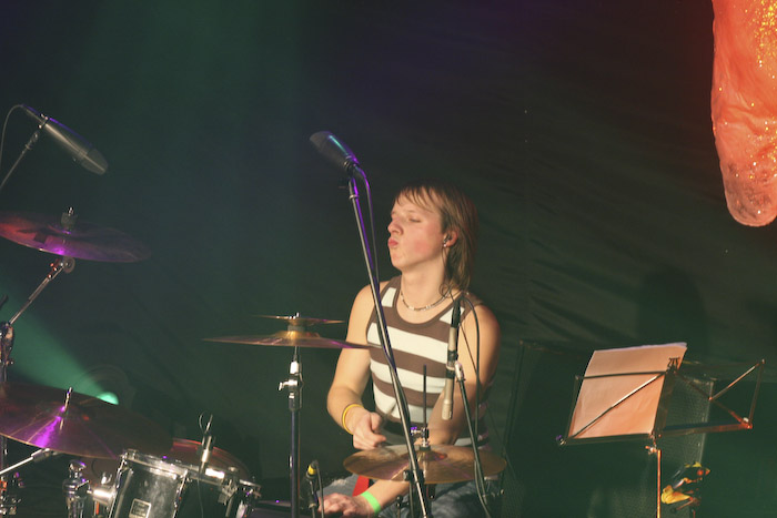 <em>Astro'N'Out</em> debijas albuma koncerts Rīgā, <em>Sapņu fabrikā</em>66