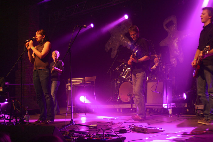 <em>Astro'N'Out</em> debijas albuma koncerts Rīgā, <em>Sapņu fabrikā</em>8