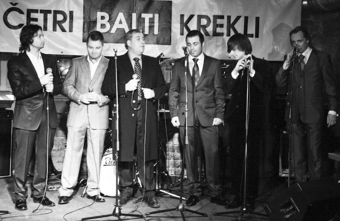 Daigas Petkevičas un Normunda Jaku&scaron;onoka diska <em>Dueti</em> prezentācija <em>Četros Baltos Kreklos</em>1