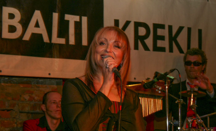 Daigas Petkevičas un Normunda Jaku&scaron;onoka diska <em>Dueti</em> prezentācija <em>Četros Baltos Kreklos</em>16