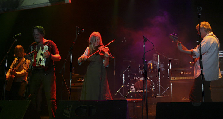 Grupas <em>Iļģi </em>koncerti Sankt-Pēterburgā klubā <em>Maina </em>un Sv.Patrika dienas festivālā18