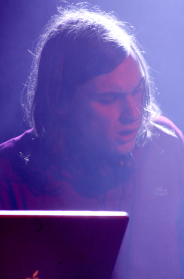 Franču apvienības <em>Birdy Nam Nam</em> un džeza spridzekļu <em>No Jazz</em> koncerts Rīgā, Dzelzceļa muzejā19