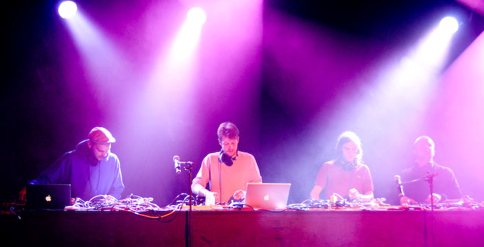 Franču apvienības <em>Birdy Nam Nam</em> un džeza spridzekļu <em>No Jazz</em> koncerts Rīgā, Dzelzceļa muzejā22
