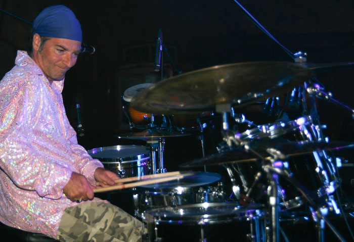 Franču apvienības <em>Birdy Nam Nam</em> un džeza spridzekļu <em>No Jazz</em> koncerts Rīgā, Dzelzceļa muzejā51