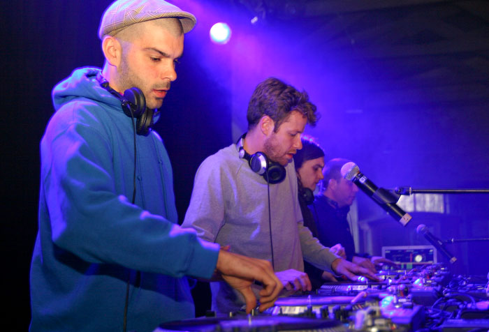 Franču apvienības <em>Birdy Nam Nam</em> un džeza spridzekļu <em>No Jazz</em> koncerts Rīgā, Dzelzceļa muzejā9