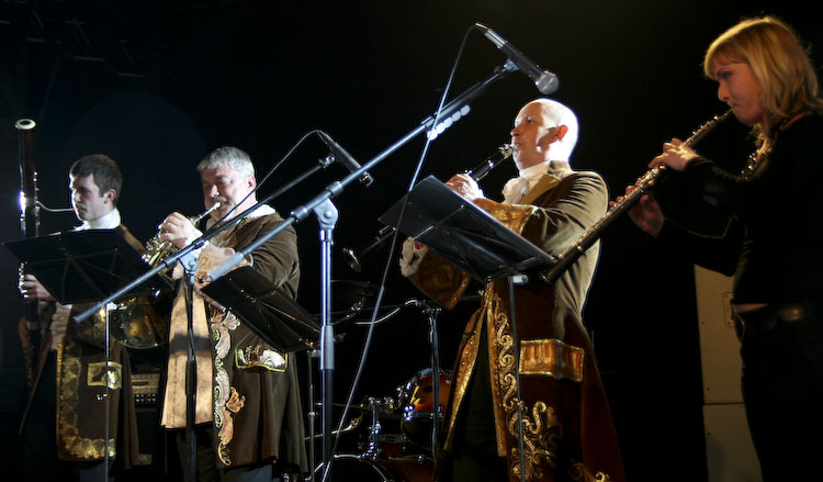<em>Double Faced Eels</em> albuma prezentācijas pasākums <em>Sapņu fabrikā</em>33