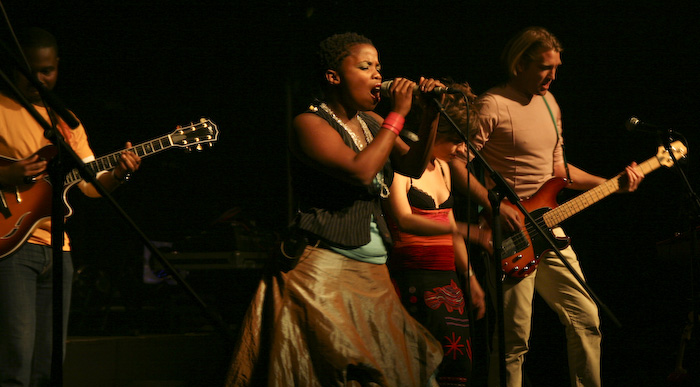 <em>Freshly Ground </em>un <em>Kosheen </em>koncerts <em>Sapņu fabrikā</em>1