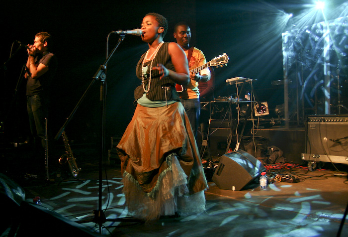 <em>Freshly Ground </em>un <em>Kosheen </em>koncerts <em>Sapņu fabrikā</em>10