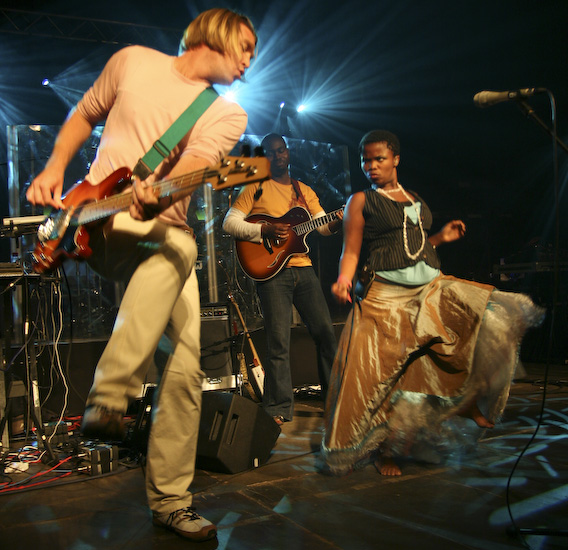<em>Freshly Ground </em>un <em>Kosheen </em>koncerts <em>Sapņu fabrikā</em>19