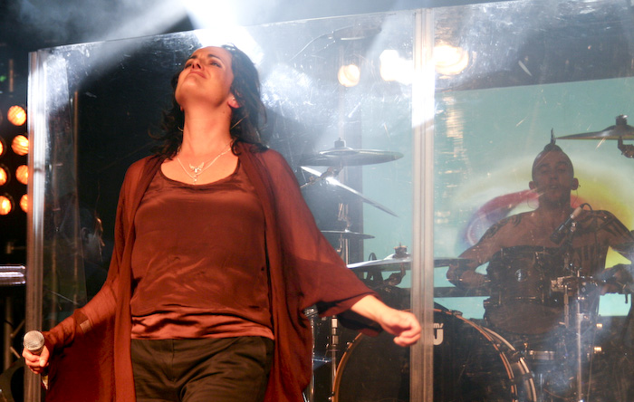 <em>Freshly Ground </em>un <em>Kosheen </em>koncerts <em>Sapņu fabrikā</em>32