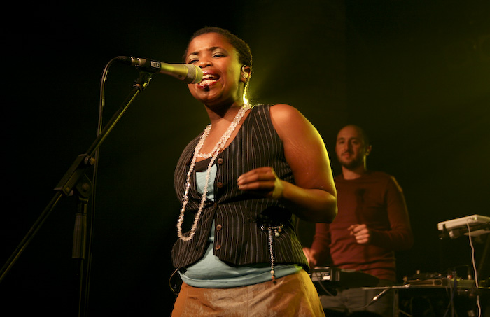 <em>Freshly Ground </em>un <em>Kosheen </em>koncerts <em>Sapņu fabrikā</em>7