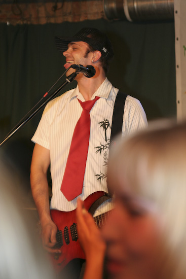 Četru baltu kreklu <em>Lielās zaļumballes</em> atklā&scaron;ana Rīgā25