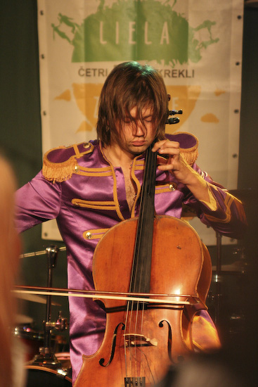 Četru baltu kreklu <em>Lielās zaļumballes</em> atklā&scaron;ana Rīgā5