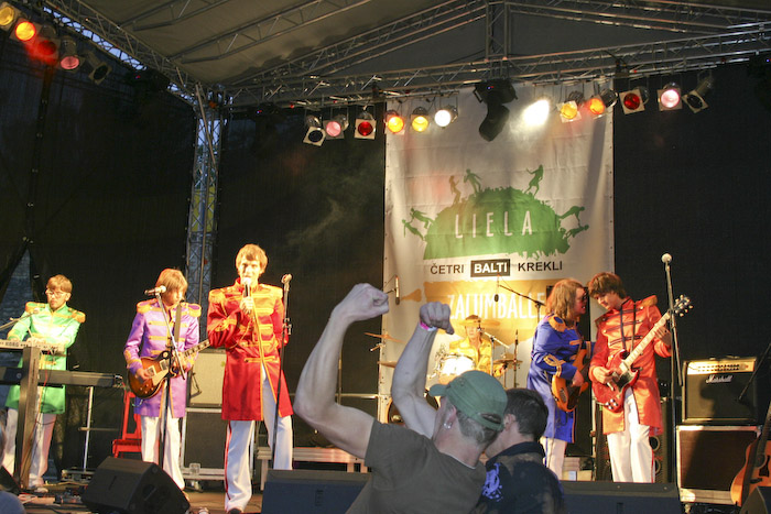 Četru baltu kreklu <em>Lielā zaļumballe</em> Talsos11