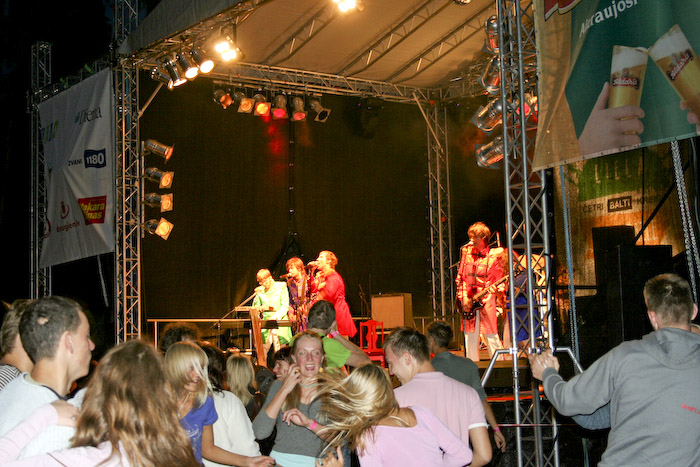 Četru baltu kreklu <em>Lielā zaļumballe</em> Talsos18