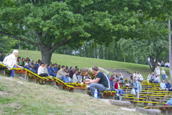 Četru baltu kreklu <em>Lielā zaļumballe</em> Talsos5