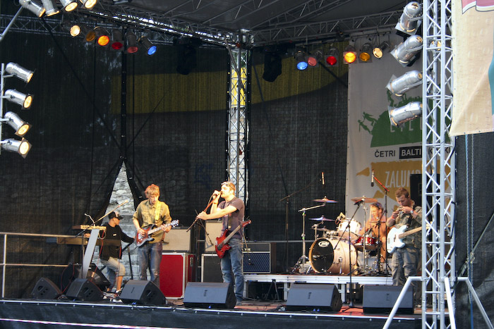 Četru baltu kreklu <em>Lielā zaļumballe</em> Talsos7