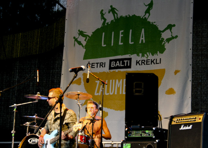 Četru baltu kreklu <em>Lielā zaļumballe</em> Talsos8