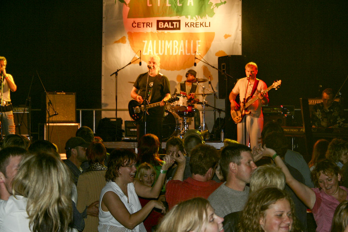 Četru Baltu Kreklu <em>Lielā Zaļumballe</em> Saldū15