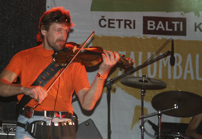 Četru Balto Kreklu <em>Lielā Zaļumballe</em> Valmierā8