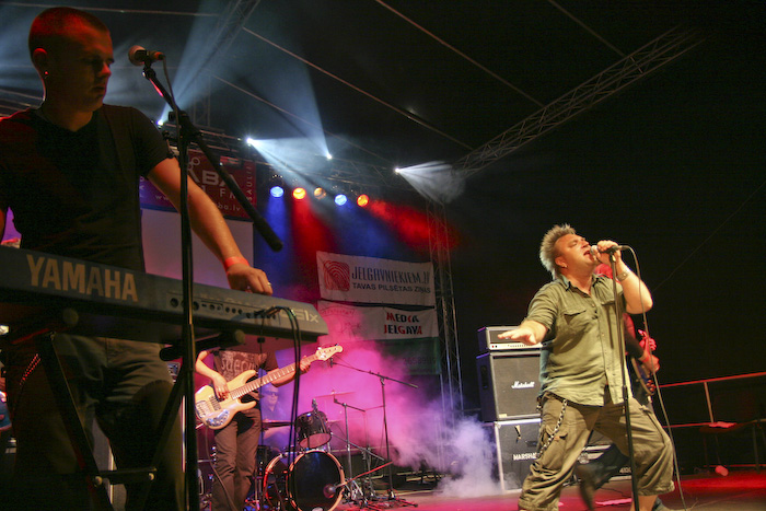 <em>Jaunās Rokmūzikas festivāls</em> (JRF) Jelgavā105