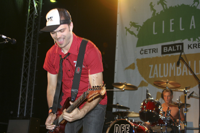 Četru Baltu Kreklu <em>Lielā Zaļumballe</em> Valkā12