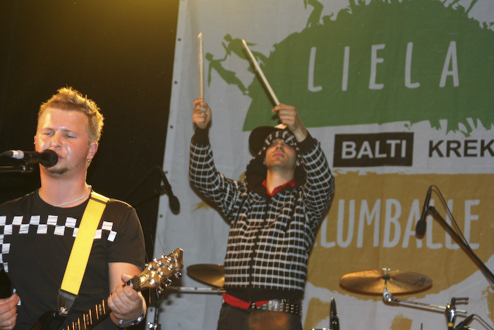 Četru Baltu Kreklu <em>Lielā Zaļumballe</em> Valkā29