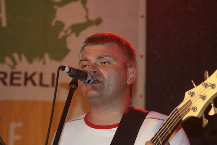 Četru Baltu Kreklu <em>Lielā Zaļumballe</em> Valkā6