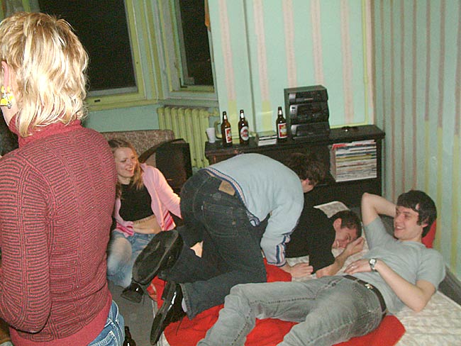 Čirika&Galvas tuss pretim Čehijas vēstniecībai22