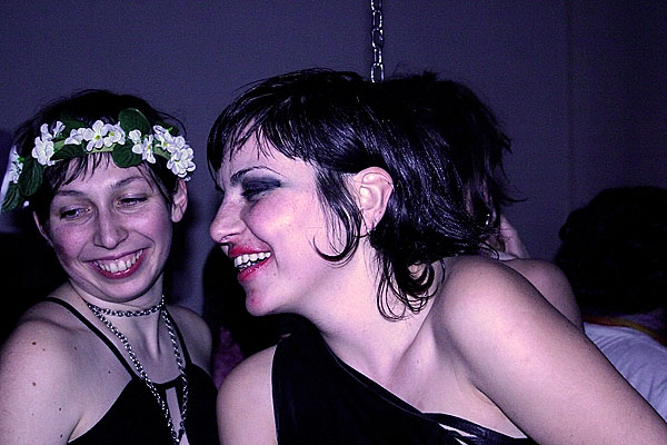 Itālija. House / sex / porno / hard-to-describe party. (Mājas /seksa /pornogrāfijas /grūti-aprakstīt grūstiņš)1